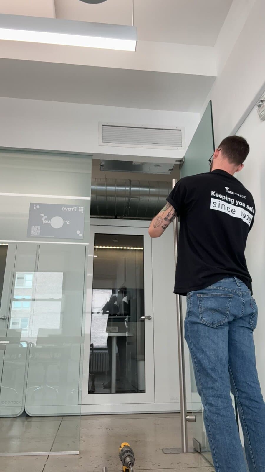 Glass door rail, fit in place