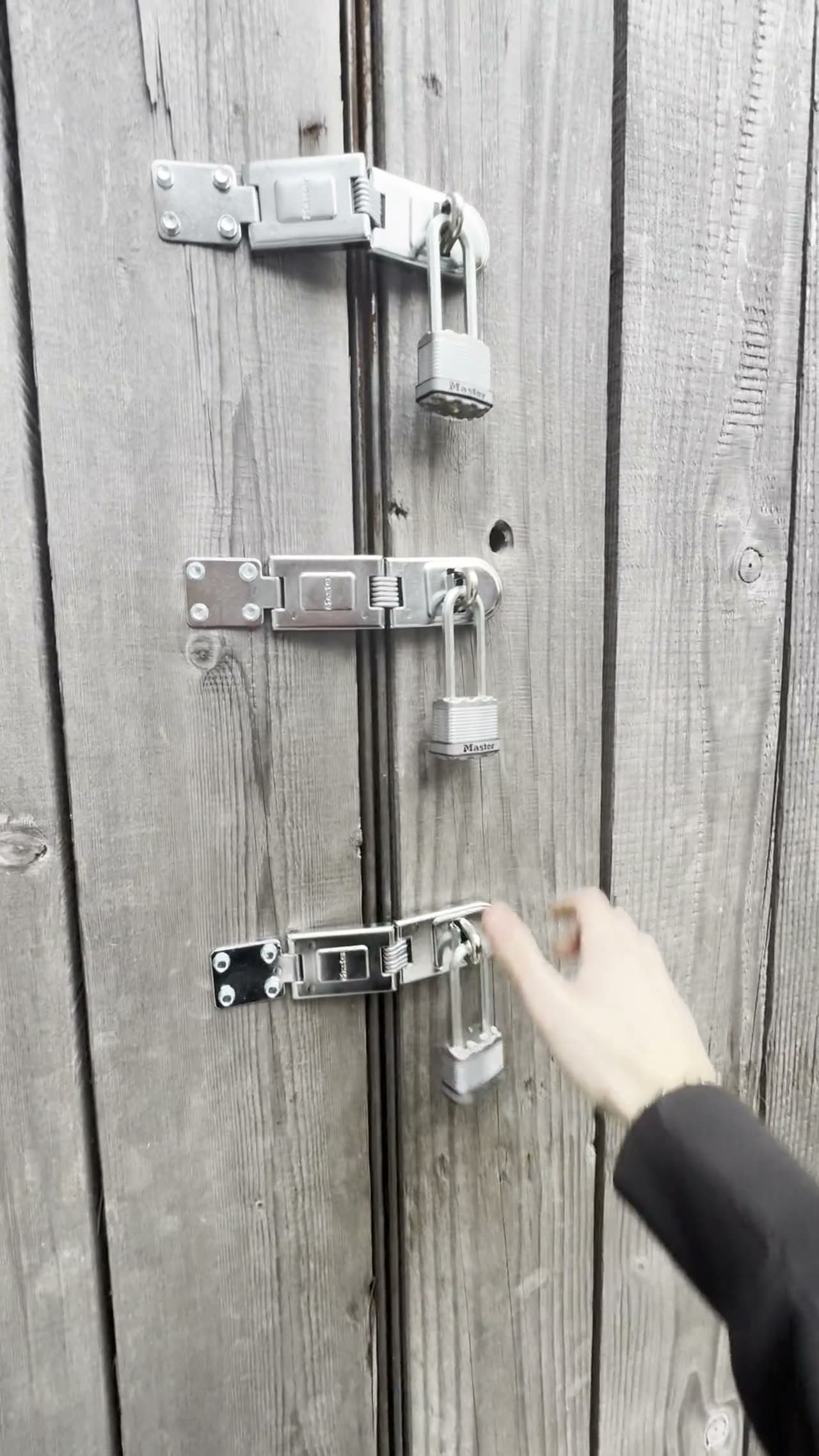 Hasp & padlock install, wood gate
